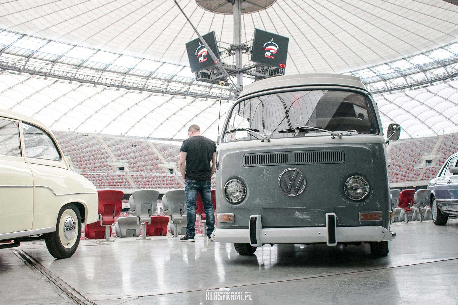 Auto Nostalgia: targi zabytkowej motoryzacji, które trafiły na PGE Narodowy.