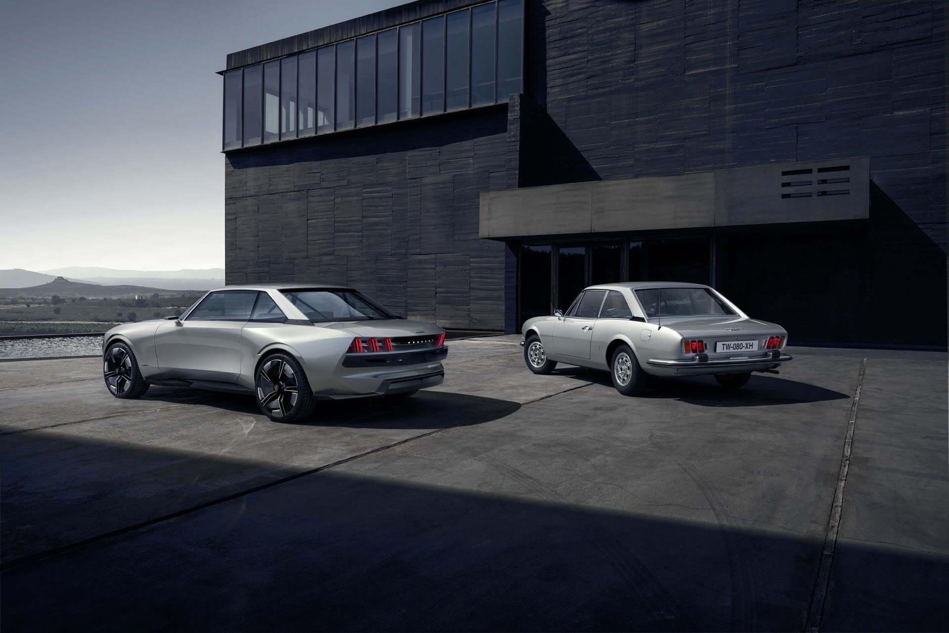 Peugeot próbuje walczyć z elektryczną nudą! Stworzyli Legendę