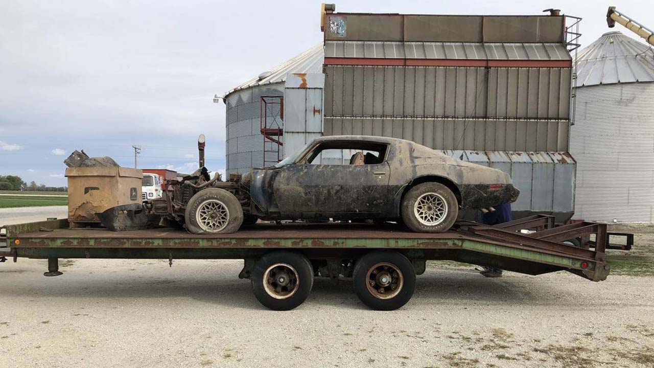 Pontiac Trans Am Mcqueen’a z filmu The Hunter odnaleziony na farmie w Illinois