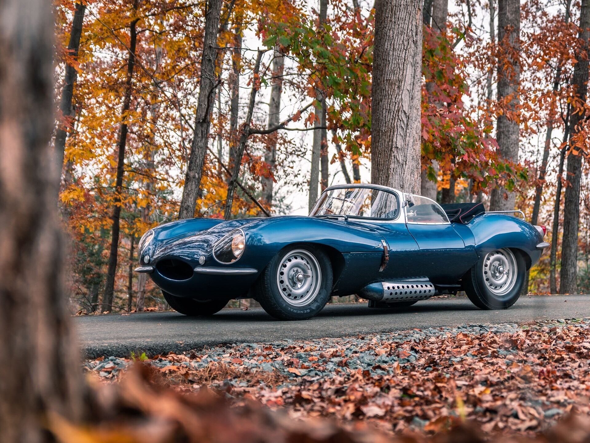 Jaguar XKSS z 1957 roku sprzedany za miliony podczas aukcji RM Sotheby’s w Monterey 2023