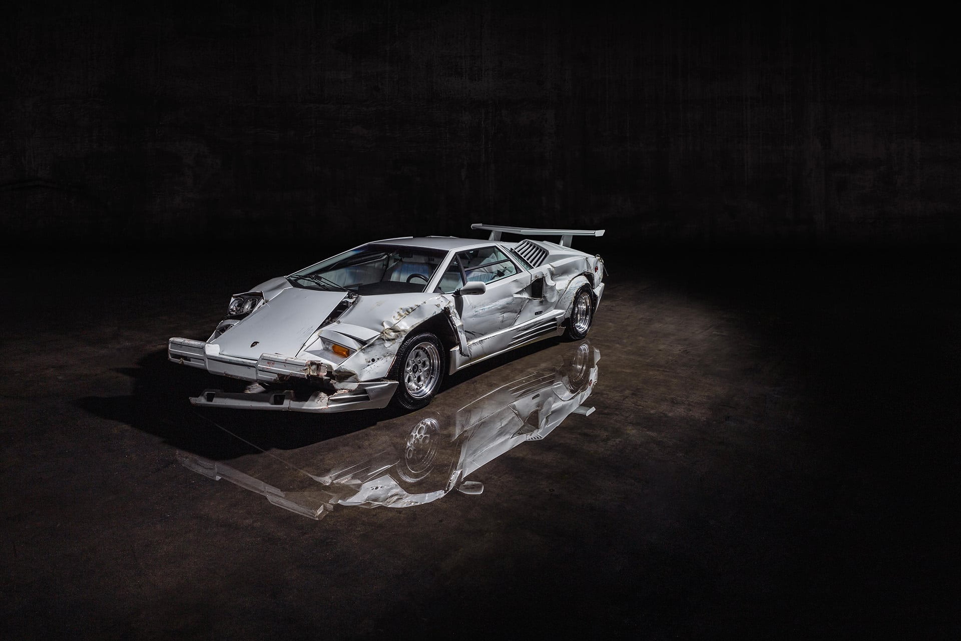Rozbite Lamborghini Countach z filmu „Wilk z Wall Street” na sprzedaż. Zanim zabrał się za niego Scorsese, był limitowanym egzemplarzem.