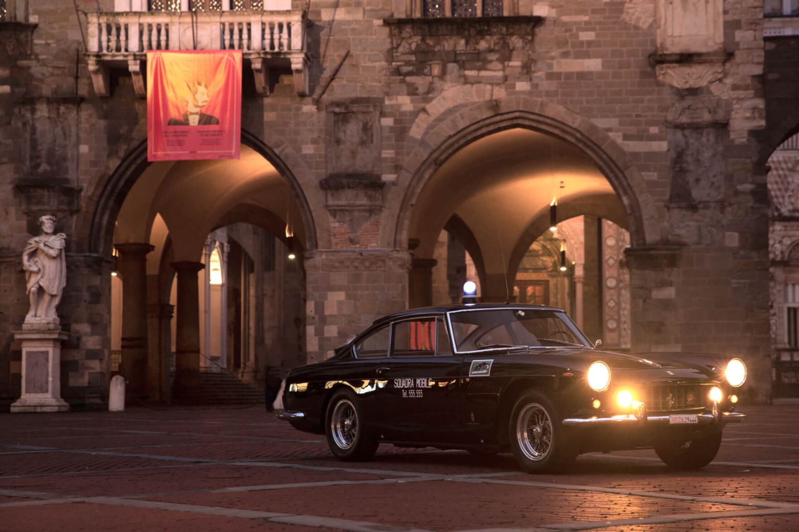 Jak Ferrari 250 GTE 2+2 rozprawiało się z Przestępcami Rzymu