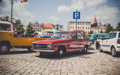 Zlot klasyków w Wąbrzeźnie: Porsche 944, Audi 100 Coupé S i Datsun 120A na jednym rynku