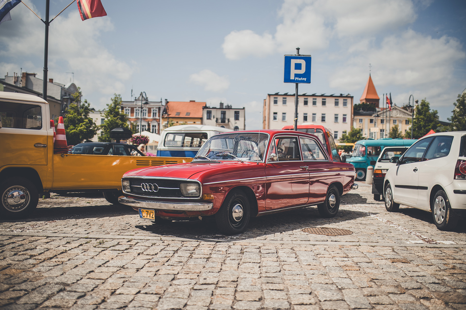 Zlot klasyków w Wąbrzeźnie: Porsche 944, Audi 100 Coupé S i Datsun 120A na jednym rynku