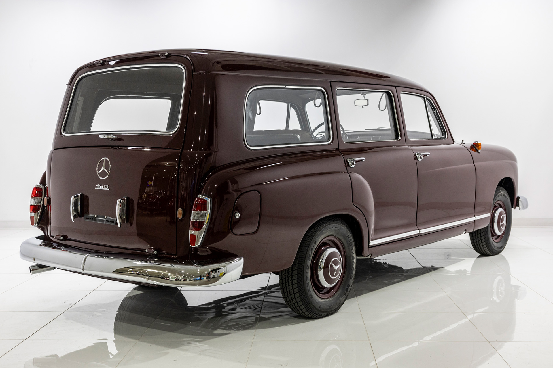 Mercedes 190b Binz Kombiwagen. Kombi z czasów, gdy Mercedes nie produkował kombi