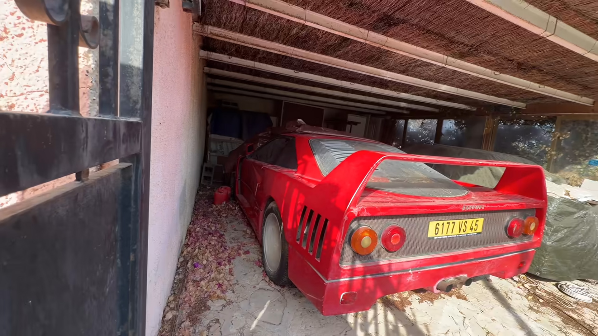 Na Google Maps znaleźli dwa porzucone Ferrari F40 i trochę się zdziwili